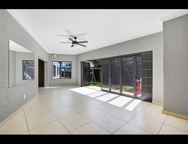 6 BEDROOM HOUSE FOR SALE IN BRYANSTON